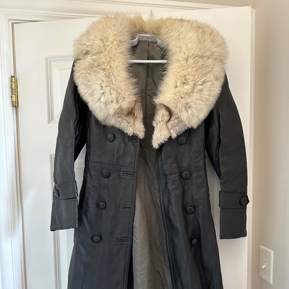 Vintage belted  leather jacket with fur collar